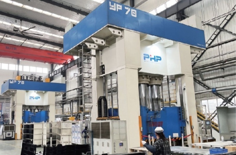 Hvordan forbedrer termoplastiske presser præcisionen og effektiviteten i plaststøbning?