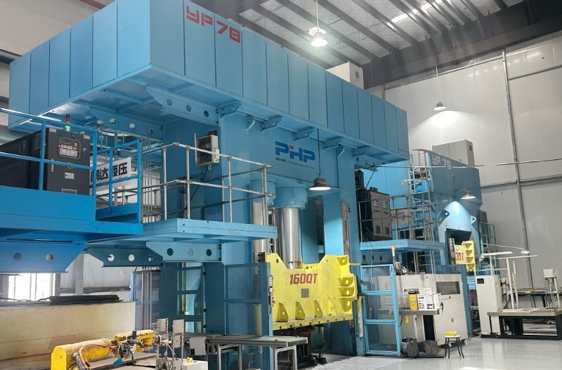 Hvordan adskiller en SMC hydraulisk presse sig fra almindelige hydrauliske presser?